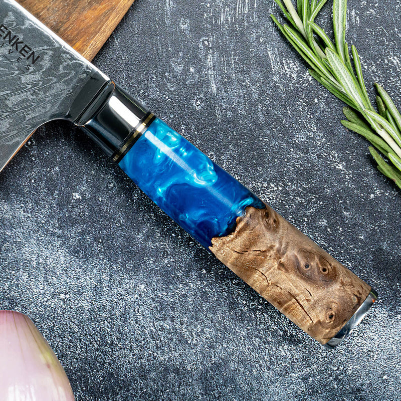 Tsunami Damascus Steel Chef Knife 8 Inch Japanese Steel Natural Wood Blue Resin Handle Handle Close Up
